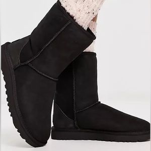 🥾 UGG Classic Short II